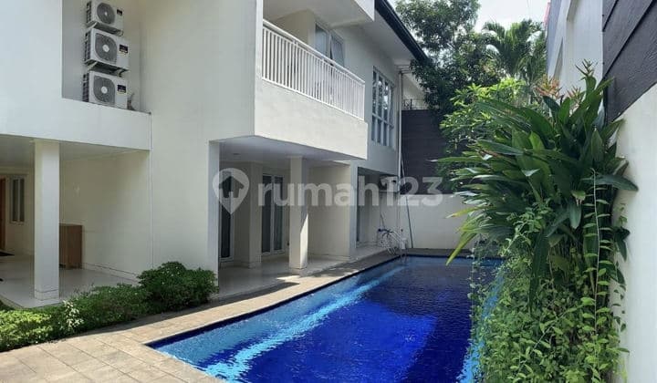 Disewakan Rumah 2 Lantai 3 Kamar di Executive Paradise Jakarta Selatan