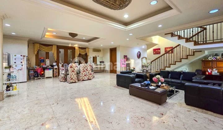Rumah Mewah Hook Puri Indah 25x30 SHM Semi Furnished Full Marmer