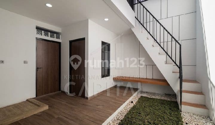 Rumah Cantik 100% Baru dan Modern Tropis 2 Lantai di Antapani