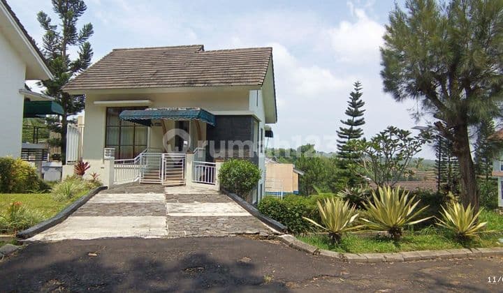 Villa 2 Lantai Bagus Fully Furnished View Pegunungan Siap Huni