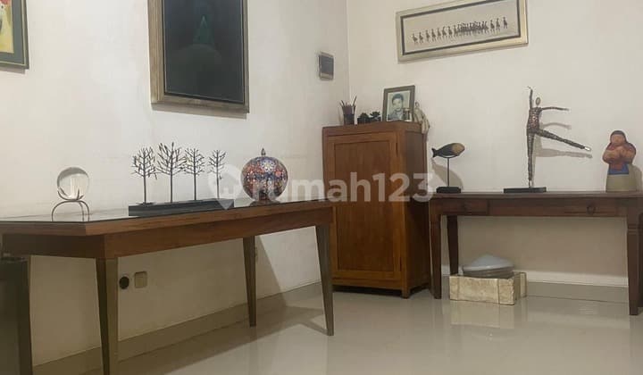 Rumah Modern 2LT 6x19 Semi Furnished di Tebet Jakarta Selatan