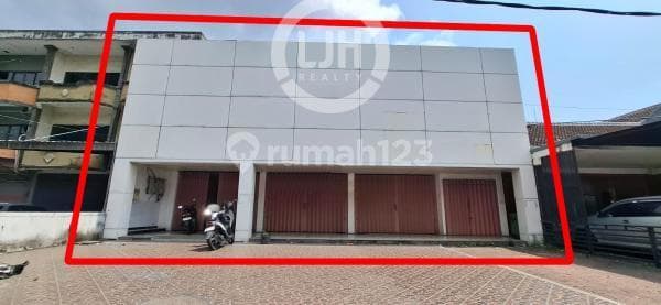 Ready To Use Shophouse For Lease! On The Main Road Of Gatsu Timur, With Good Access, Only 1.6 KM From Living World Denpasar, Very Suitable For Business And Offices