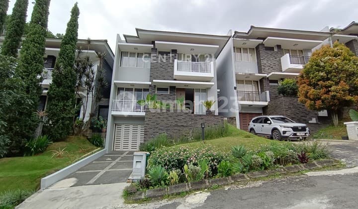 Luxurious Serene House in Dago Pakar Resort Cluster