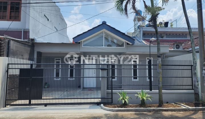 Rumah Bagus Full Renov Taman Holis Indah 1 Strategis