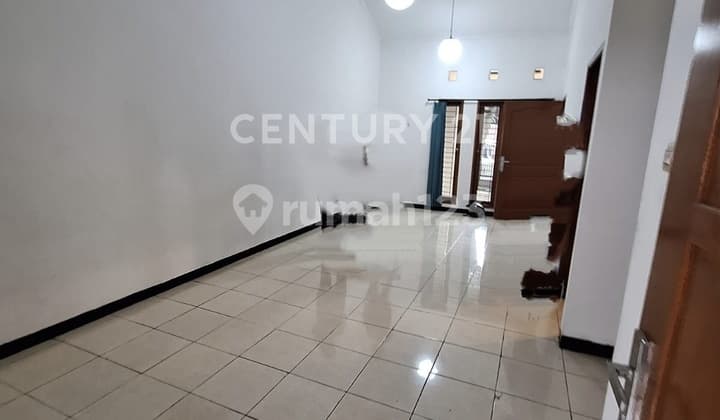 Ready-to-Occupy House in Taman Kopo Indah 3 Near Soroja Toll Road