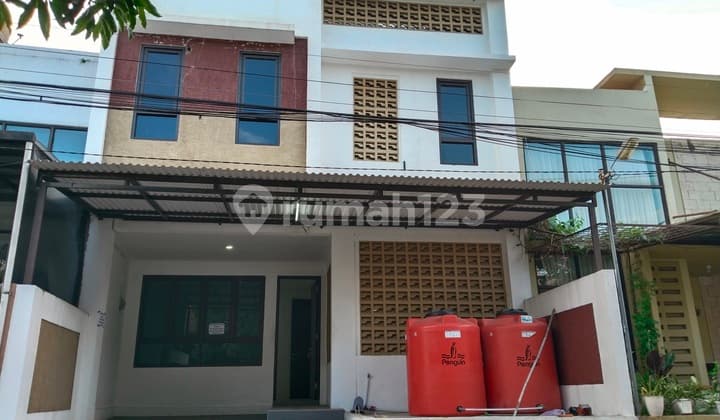 Rumah Bagus Di Jatinangor 3,5 Lantai Dekat Unpad Dan ITB
