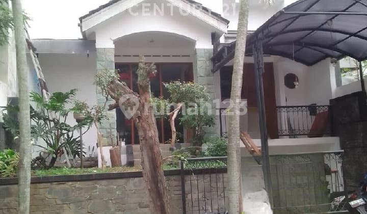 Rumah Full Furnish di Setraduta Lokasi Strategis