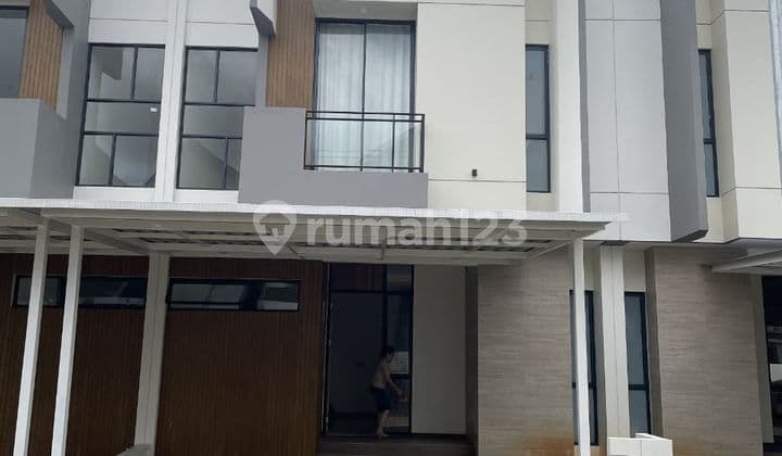 Disewakan Rumah Baru 3 Kamar Tidur di Suvarna Sutera Siap Huni