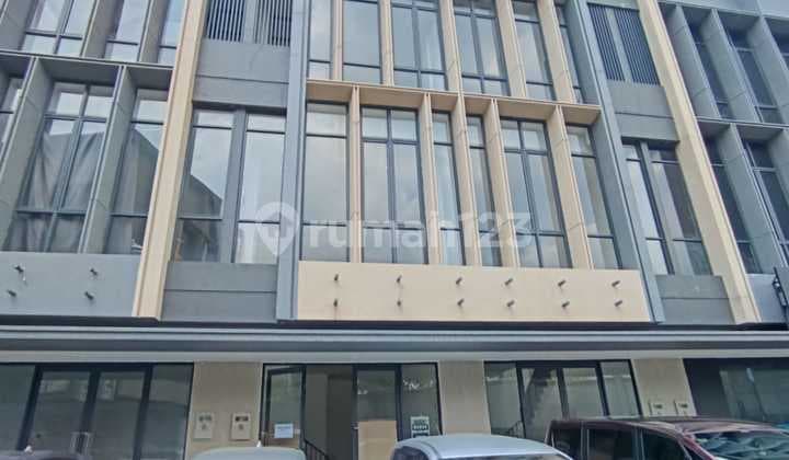 Cheapest 3-Story Northridge Shop House For Quick Sale at a Loss