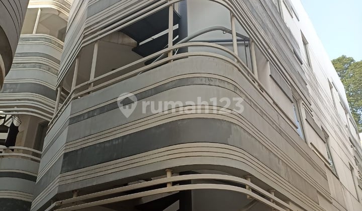 Rumah Kost di Vanya Park Anarta House, 6 Kamar Tidur 3 Lantai