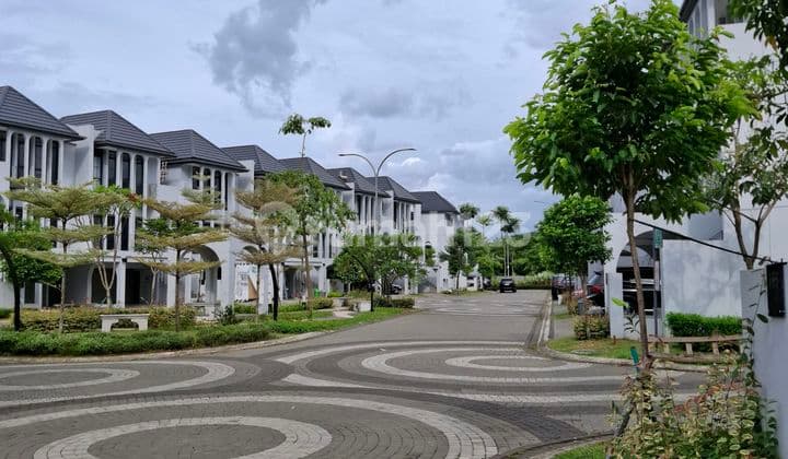 Rumah Aether Greenwich 3 Lantai Posisi Hook, Lebar 8 Jarang Ada