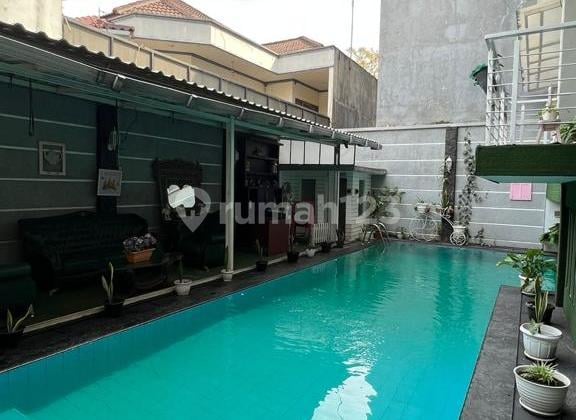 Rumah Mewah di Jual di Poncol Ragunan, Ada Kolam Renang Pribadi