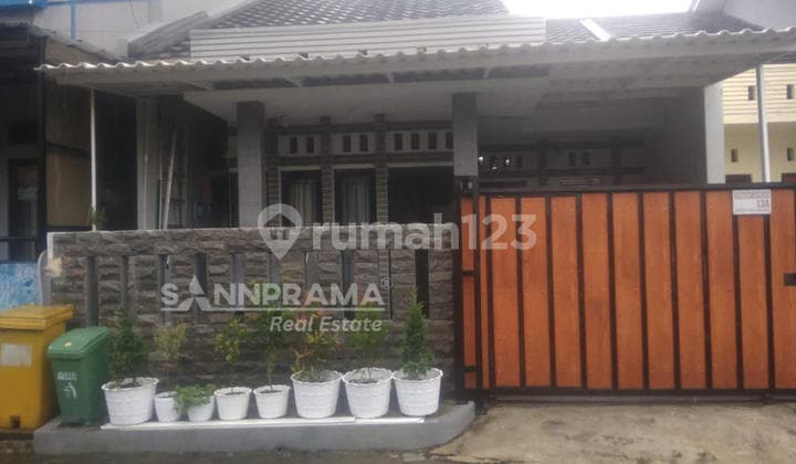 Rumah Cantik Dalam Komplek Dekat Tol Jatiwaringin Rn Rona