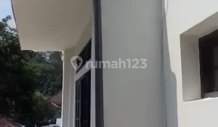 Dijual Rumah Desain Arsitektur Belanda Jl. Siroyo Banyumanik Semarang