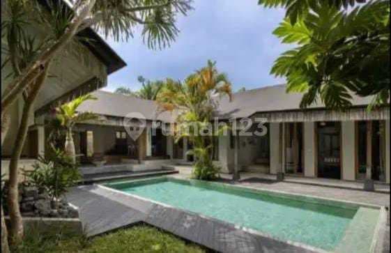 For Sale – 4 Bedroom Luxury Villa In Canggu, Bali Near The Beach