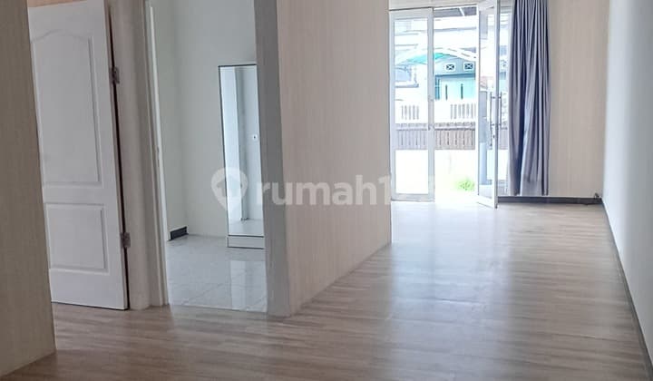 Rumah Strategis Dekat ke MRT Cipete Jkt Sel Dgn Carport Luas