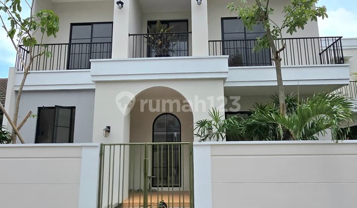 Rumah Hook 2 Lantai di Kencana Loka BSD, Tangerang Selatan