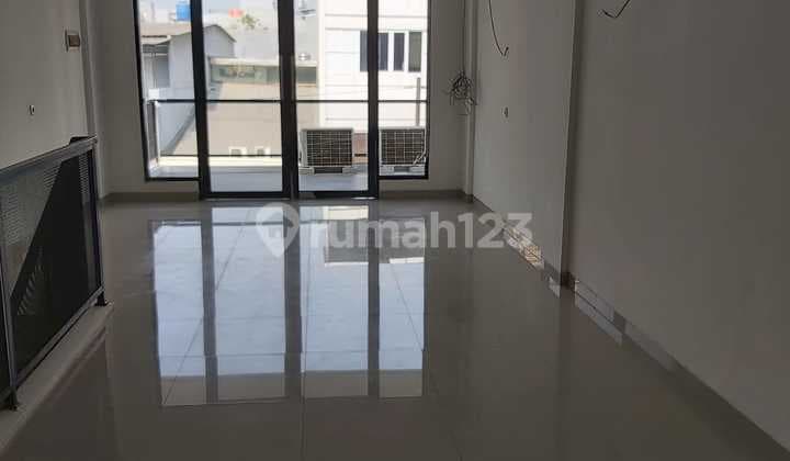 Disewakan Ruko Siap Pakai Mangga Besar 1 Sangat Ramai 4.5 Lantai