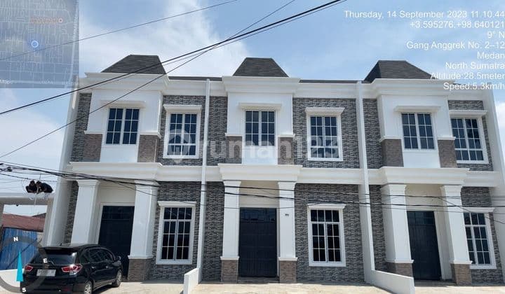 Villa Komplek Royal Palace Jalan Budi Luhur Kapten Muslim Medan