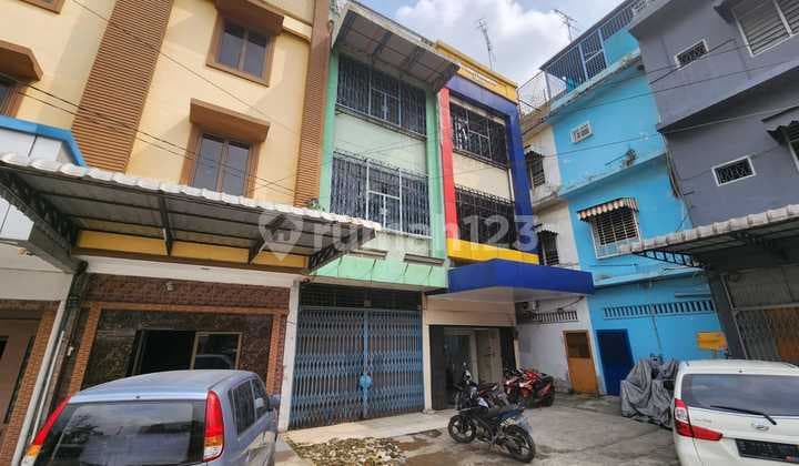For Quick Sale: Juanda Shop House, Juanda Street, Brigjend Katamso Intersection.