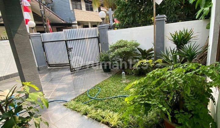 Rumah 2 Lt Siap Huni, di Tebet Timur Dalam, Akses Jalan 2 Mobil