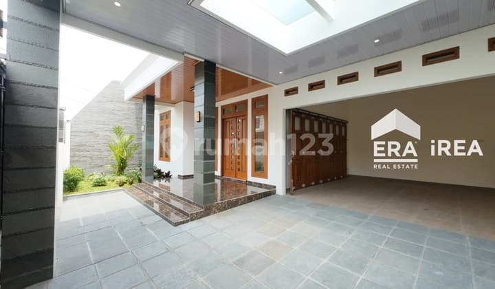 New house in Sumber Banjarsari Solo near Klodran toll exit.