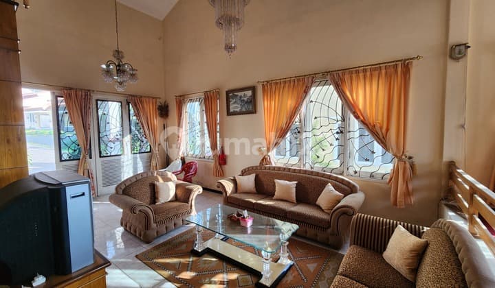 Villa murah lingkungan cluster di Tawangmangu Full Furnish