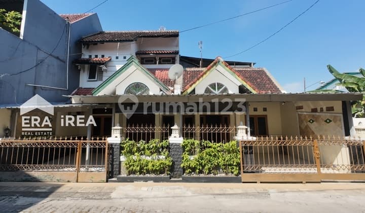 Rumah murah di gentan lingkungan perumahan sebelah taman fasum