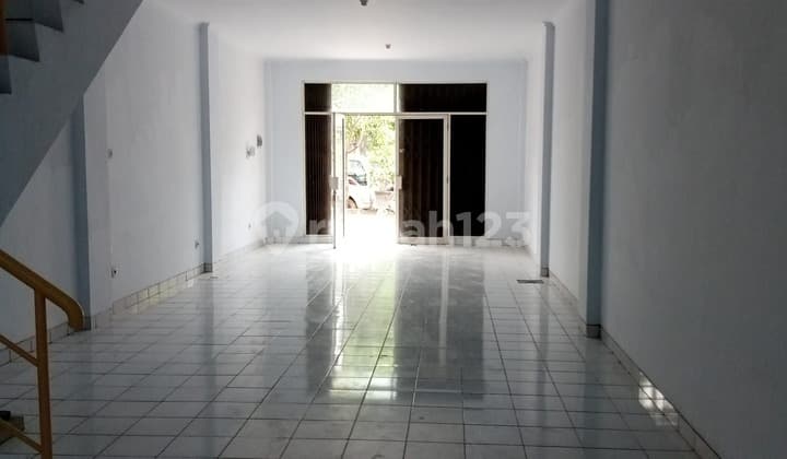 Ruko Mutiara Taman Palem 3 Lantai Siap Pakai Cengkareng 4.5x15
