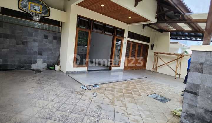 Dijual Rumah Luas 2 Lantai Hadap Selatan di Kelapa Gading