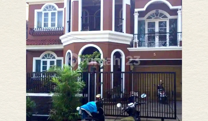 Rumah Vila Arteri Kebon Jeruk Jakarta Barat