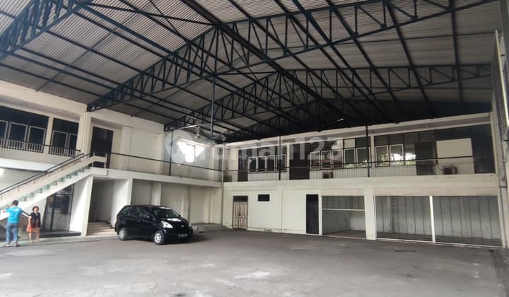 Gedung Eks Dealer Posisi Hook Suryopranoto Harmoni Jakarta Pusat