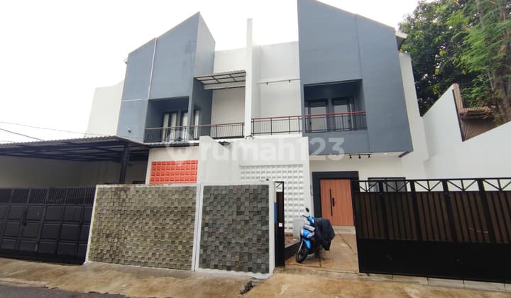 SEMI FURNISH ADA KOLAM RENANG RUMAH BARU PALMERAH JAKARTA BARAT