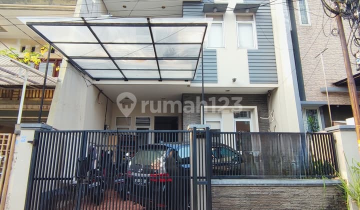 Rumah Taman Ratu Siap Huni Dalam Komplek Jakarta Barat