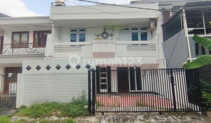 Greenville House in a Complex, Land Calculation, West Jakarta