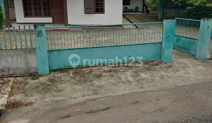 For Sale: Spacious 1,000 M2 Roadside House in Tanjung Pandan, Belitung