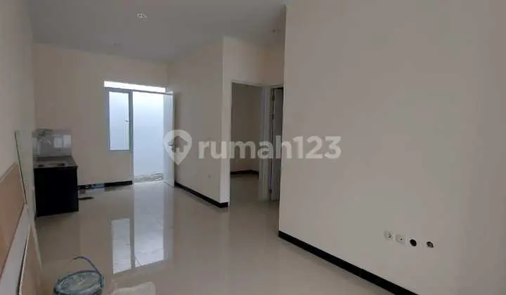 Rumah Baru Siap Huni dan Lahan di Sampingnya