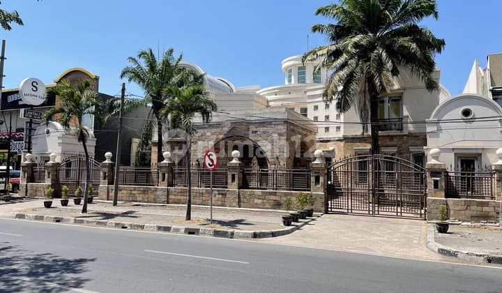 Jual Rumah Raya Dharmahusada Indah MERR deretan Galaxy Mall selisih 4 rumah untuk usaha, bisnis apapun