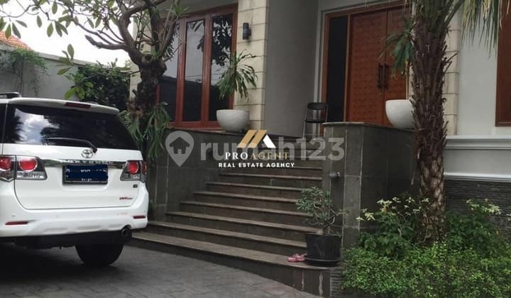 Dijual Rumah 3 Lantai Plus Kolam Renang Dekat Tol Rawamangun di Menteng Ki Mangunsarkoro, Jakarta Pusat
