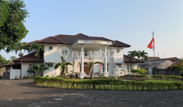Rumah Besar Dekat Istana Bogor Siap Huni di Cilendek, Bogor