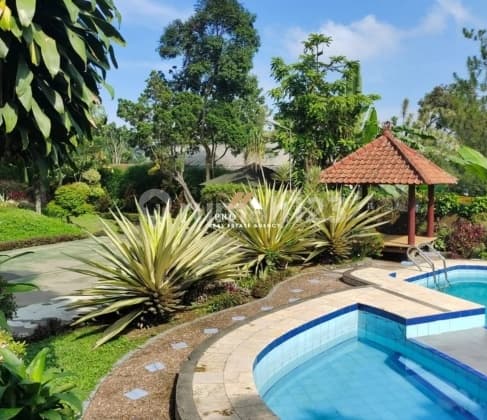 Dijual Villa Plus Kolam Renang di Cisarua Bogor