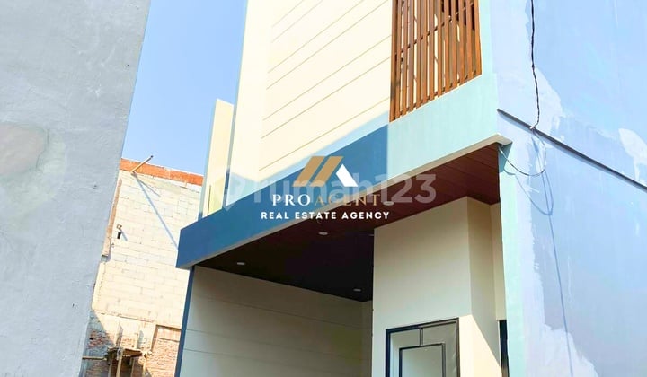 Rumah Cantik dengan 2 Lantai di Bale Kembang Condet