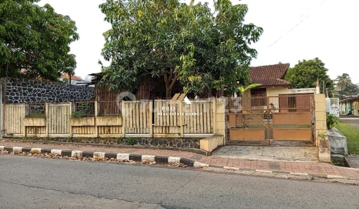 A Spacious Home with a Yard and a Cozy Gazebo