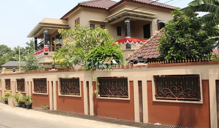 Dijual Rumah Huni 3 Lantai Dekat Tol Margonda di Ridwan Rais, Beji Depok