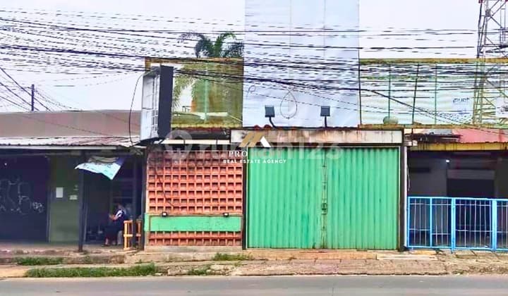 Kesempatan Usaha! Disewa Ruko Strategis di Lokasi Ramai