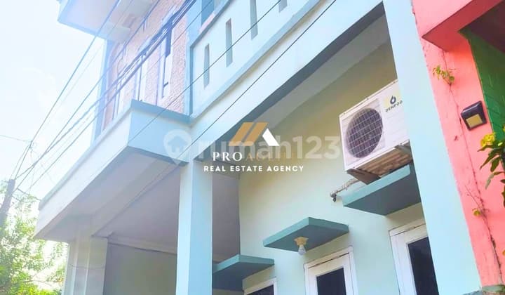 Rumah 2 Lantai Siap Huni - Lokasi Strategis dan Lingkungan Aman