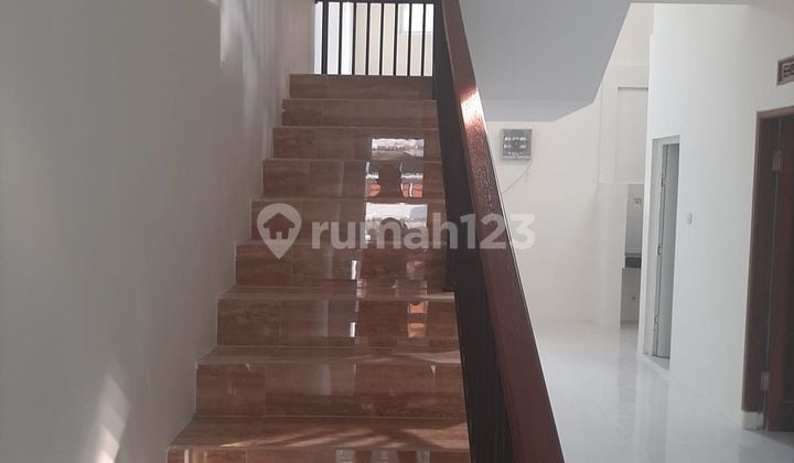 Rumah Baru 2 Lt di Kembar Sari Indah Sayap Sriwijaya Bandung