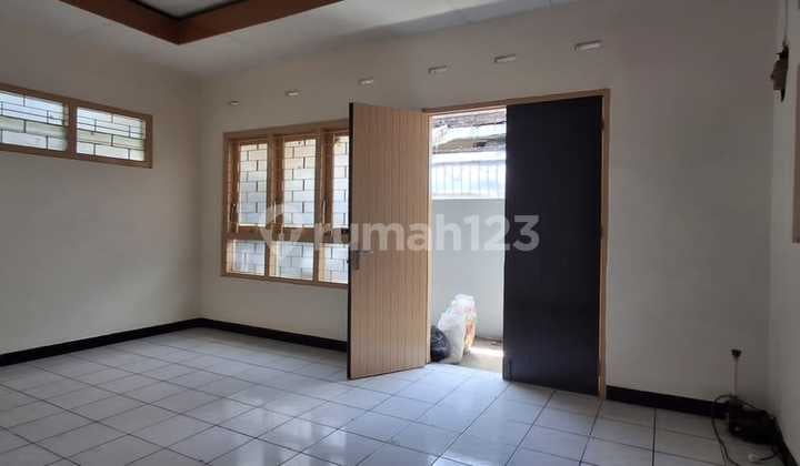 Strategic House (Alley / Motorcycle Access) In Sayap Cibadak, Astanaanyar District, Bandung