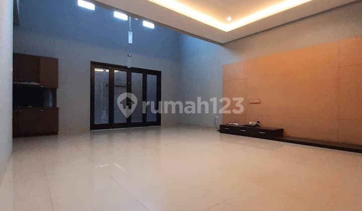 Rumah Luas Siap Huni 2 Lantai Di Singgasana Pradana Kec Bojongloa Kidul Bandung