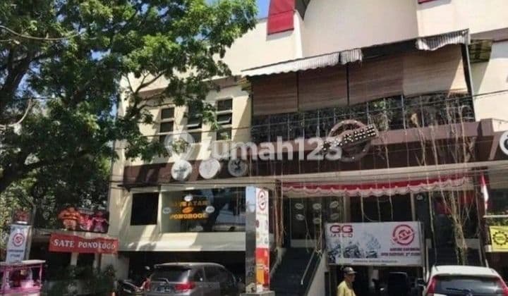 Ruang Usaha / Gedung Luas Strategis 3 Lantai di Jl Sedehana Kec Sukajadi Kota Bandung